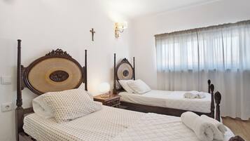 4 dormitorios, tabla de planchar con plancha, wifi gratis y ropa de cama