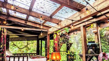 Habitación doble económica, lanai, vista al jardín | Wifi gratis y ropa de cama