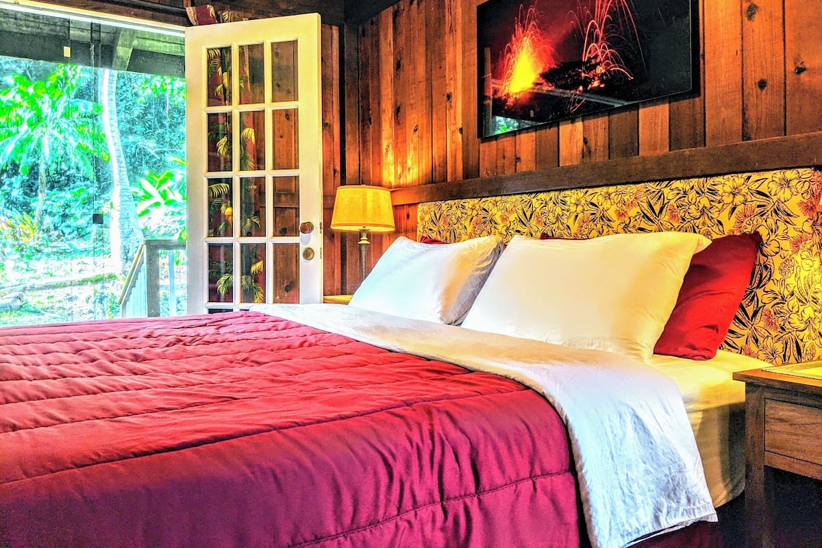 Deluxe Double Room, Balcony, Garden View | Free WiFi, bed sheets