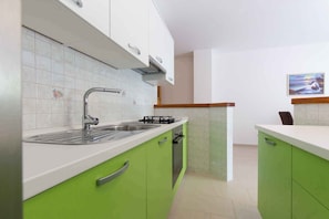 Private kitchen - Holiday apartment with terrace in a quiet neighbourhood (Punat)