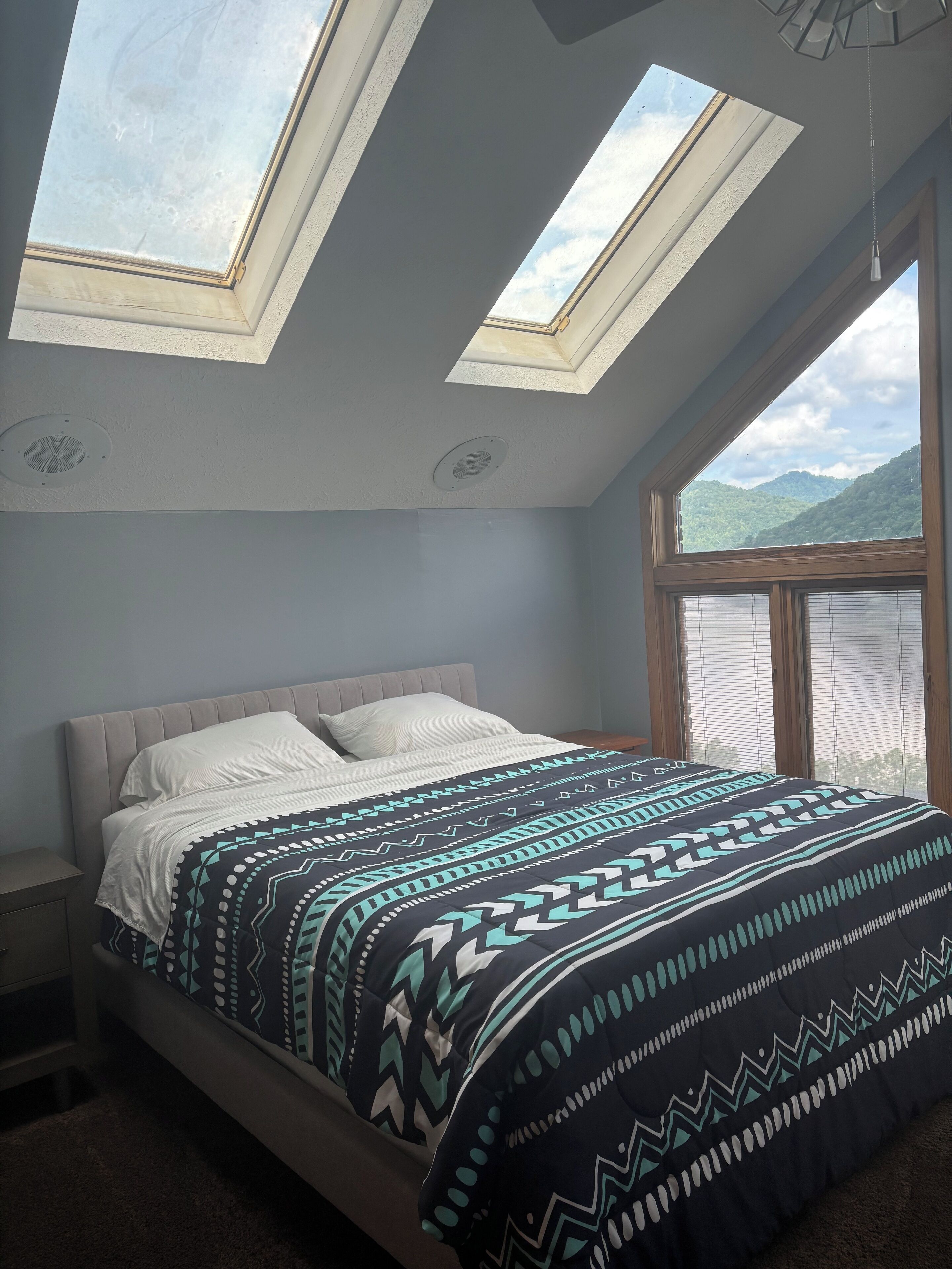 5 chambres, fer et planche à repasser, Wi-Fi, draps fournis