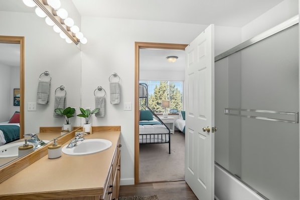 3 Schlafzimmer, Bügeleisen/Bügelbrett, WLAN, Bettwäsche