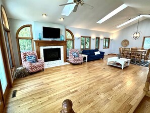 Smart TV, fireplace, table football, ping pong