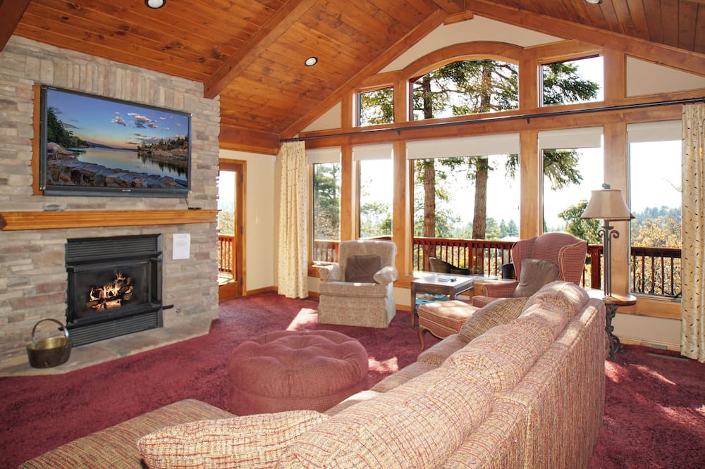 Luxury View Lodge