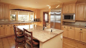 Cookware/dishes/utensils