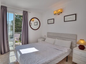 3 chambres, fer et planche à repasser, Wi-Fi gratuit, draps fournis