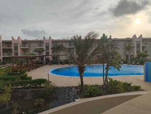6 udendørs pools