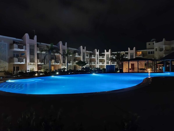 6 piscines extérieures