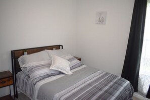 4 bedrooms, WiFi, bed sheets