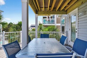 تناول الطعام بالخارج