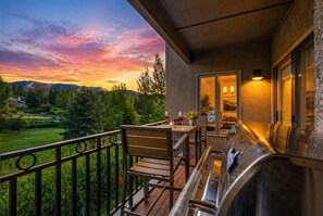 Outdoor dining - The Summit Stay | Pool | Pickleball | Hot Tub (Sun Valley)