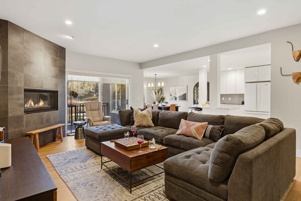 Smart TV, fireplace