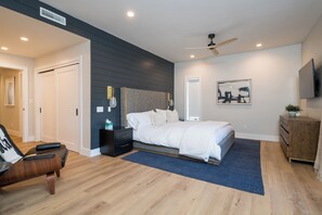 4 Schlafzimmer, Schreibtisch, Bügeleisen/Bügelbrett, kostenloses WLAN