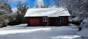 Charming 1-bedroom house in serene Yokuts Valley with WiFi, AC
