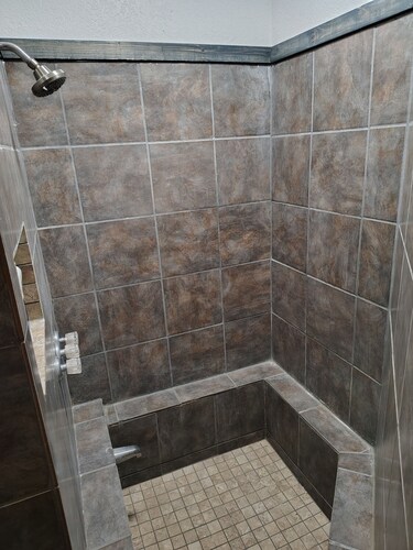 Charming 1-bedroom house in serene Yokuts Valley with WiFi, AC