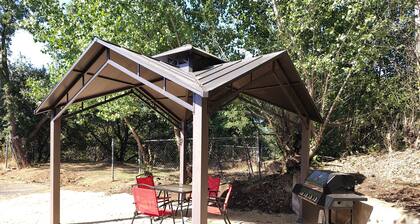 Charming 1-bedroom house in serene Yokuts Valley with WiFi, AC