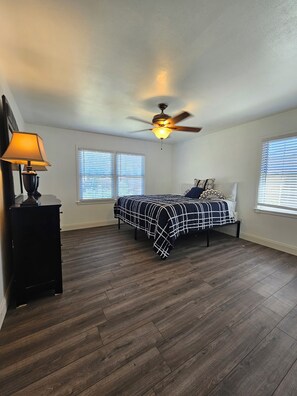 4 bedrooms, WiFi, bed sheets