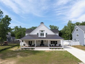 Exterior - Heated Salt Water Pool, Hot Tub, 6 Bed, 6Bath, Game Room, 1 Block to beach! (South Haven)