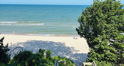 Private Salt Water Pool/Hot Tub, 6 Bed/6Bath, Game Room, 1 Block from beach!