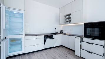 Frigorífic, forn, placa de cuina i rentaplats