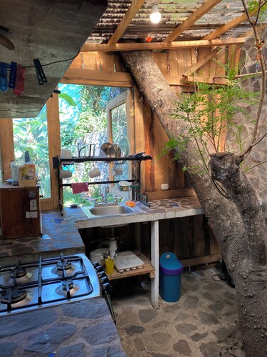 Superb cabin Private with WiFiStarlink in San Marcos La Laguna