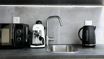 Fridge, microwave, stovetop, dishwasher