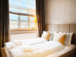2 bedrooms, iron/ironing board, free WiFi, bed sheets