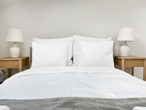 Iron/ironing board, free WiFi, bed sheets