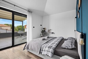 4 間睡房、上網