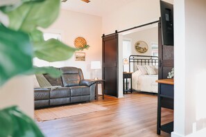 1 bedroom, iron/ironing board, WiFi, bed sheets - Historic Cottage in the Heart of Amish Country (Fredericksburg)