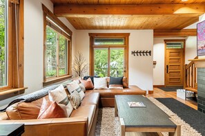 Smart TV, fireplace - Deer Valley Ski Spot, 2 Luxury King Suites + Hot Tub access Walk to Main Street (Park City)