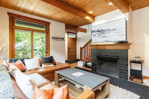 Smart TV, fireplace - Deer Valley Ski Spot, 2 Luxury King Suites + Hot Tub access Walk to Main Street (Park City)