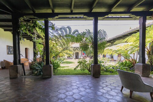 LOCATION, LOCATION, LOCATION!!! 18th Century Colonial house in Antigua Guatemala