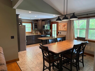 3BR Home ~ Near The Landing! Free Tickets Included! (CWC)