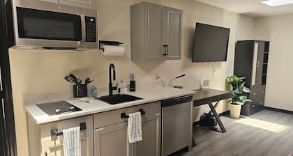 Studio style Private Guesthouse-Wall St/Andrews Hwy