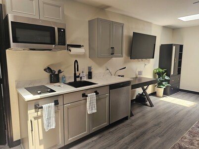 Studio style Private Guesthouse-Wall St/Andrews Hwy