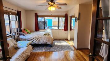 3 habitaciones, escritorio, tabla de planchar con plancha y wifi gratis