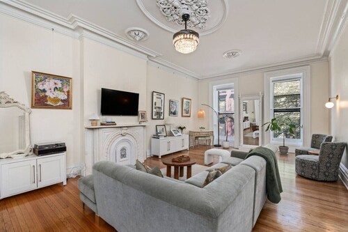 Luxury downtown apt.walk to Troy by Franklin plaza