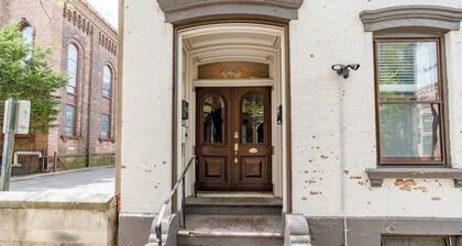 Luxury downtown apt.walk to Troy by Franklin plaza