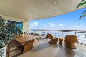 Outdoor dining - Stunning 3-Bed Oceanfront Condo with Expansive Balcony and Luxury Finishes (Daytona Beach)