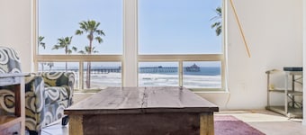 Penthouse Beach Escape! Great View. Gated Parking. WiFI. Heated Pool. Sleeps 6

