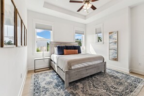 3 habitaciones, tabla de planchar con plancha y cuna de viaje 