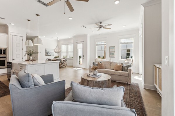 Smart TV, libros y biblioteca musical 