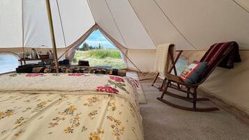 1 bedroom, bed sheets