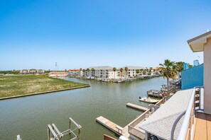 Property grounds - Waterfront Escape | Rooftop Terrace + Private Pool + Boat Slips (Corpus Christi)