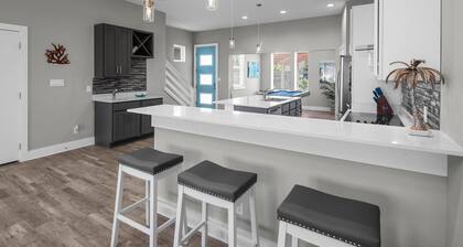 Waterfront Escape | Rooftop Terrace + Private Pool + Boat Slips