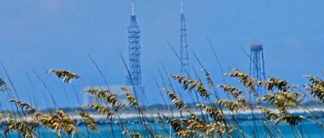 Beach nearby, sun-loungers, beach towels