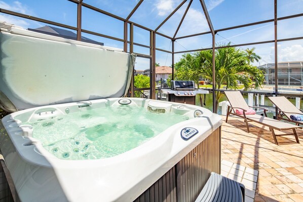 Outdoor spa tub