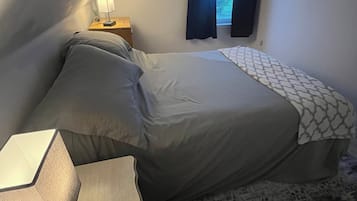 4 bedrooms, iron/ironing board, free WiFi, bed sheets