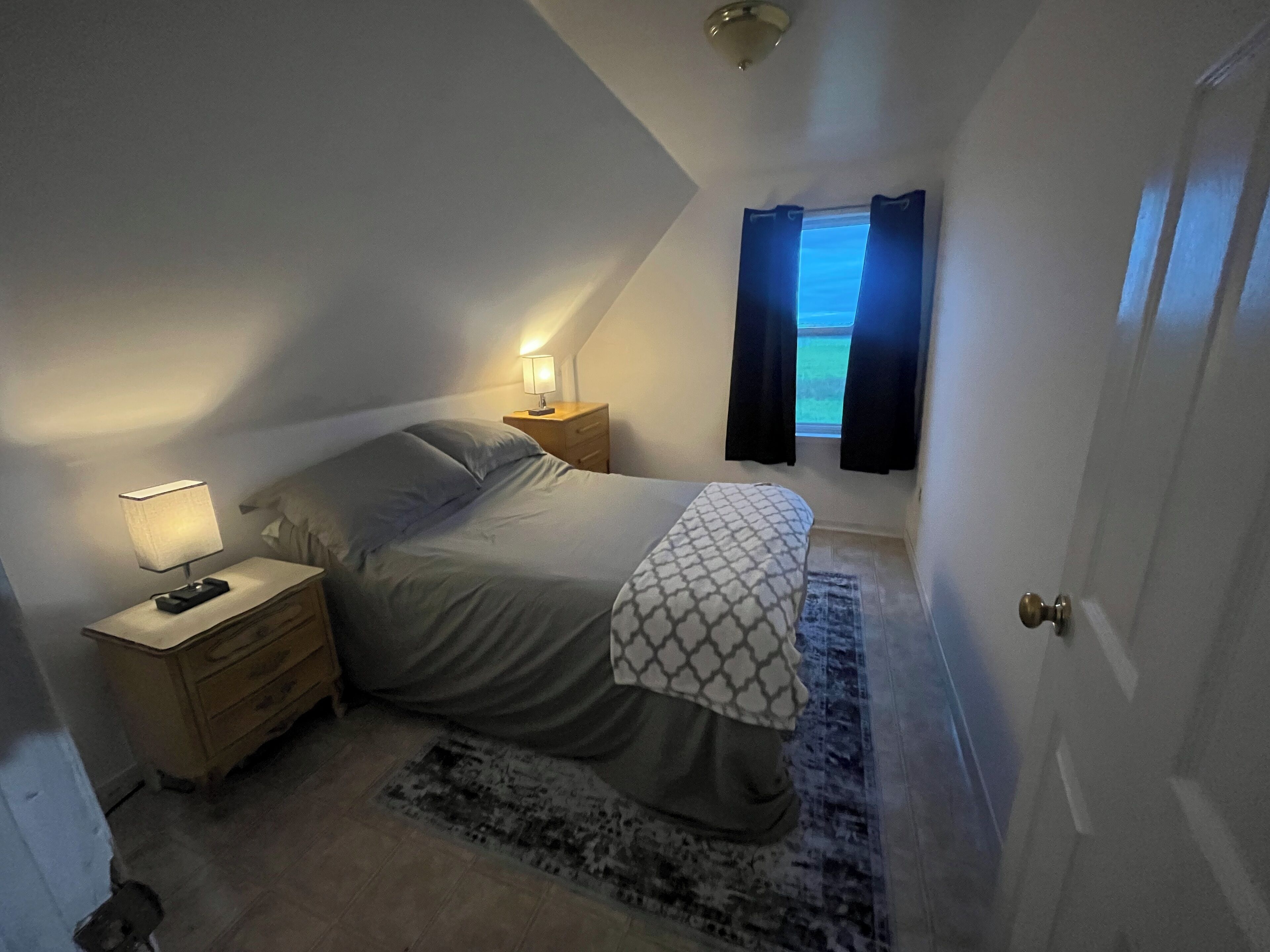 4 chambres, fer et planche à repasser, Wi-Fi gratuit, draps fournis